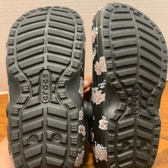 CROCS Floral Slippers Black and Pink with lining to keep you warm. Woman’s 6 - Picture 11 of 12